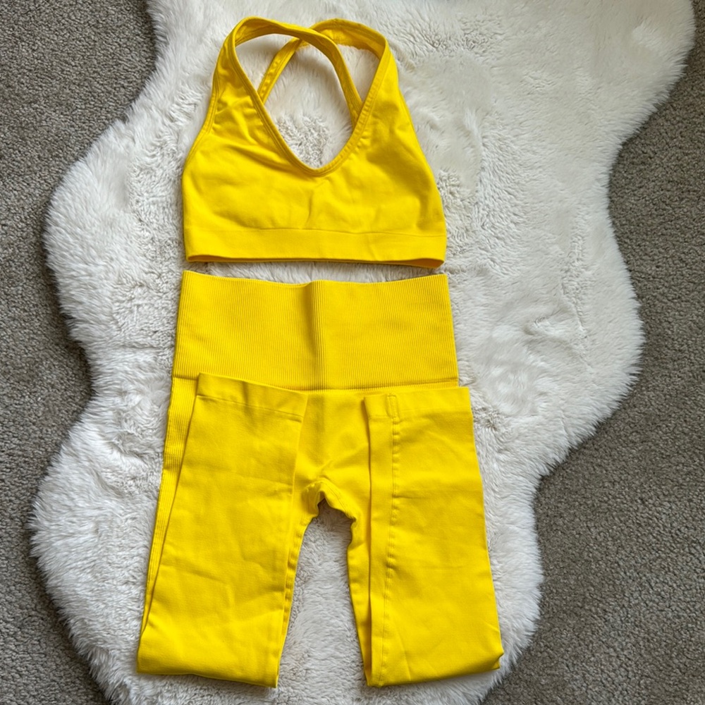 Morgan Stewart Sport / Touche LA Yellow Women's Activewear Set
Size S/XS